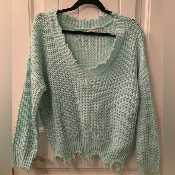 Beautiful sweater from local boutique - Picture 2 of 5